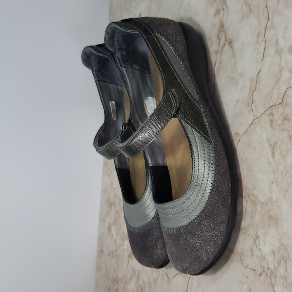 Naot Sylish Metallic Gray Suede Mary Jane Flats Size 39 - Picture 5 of 7